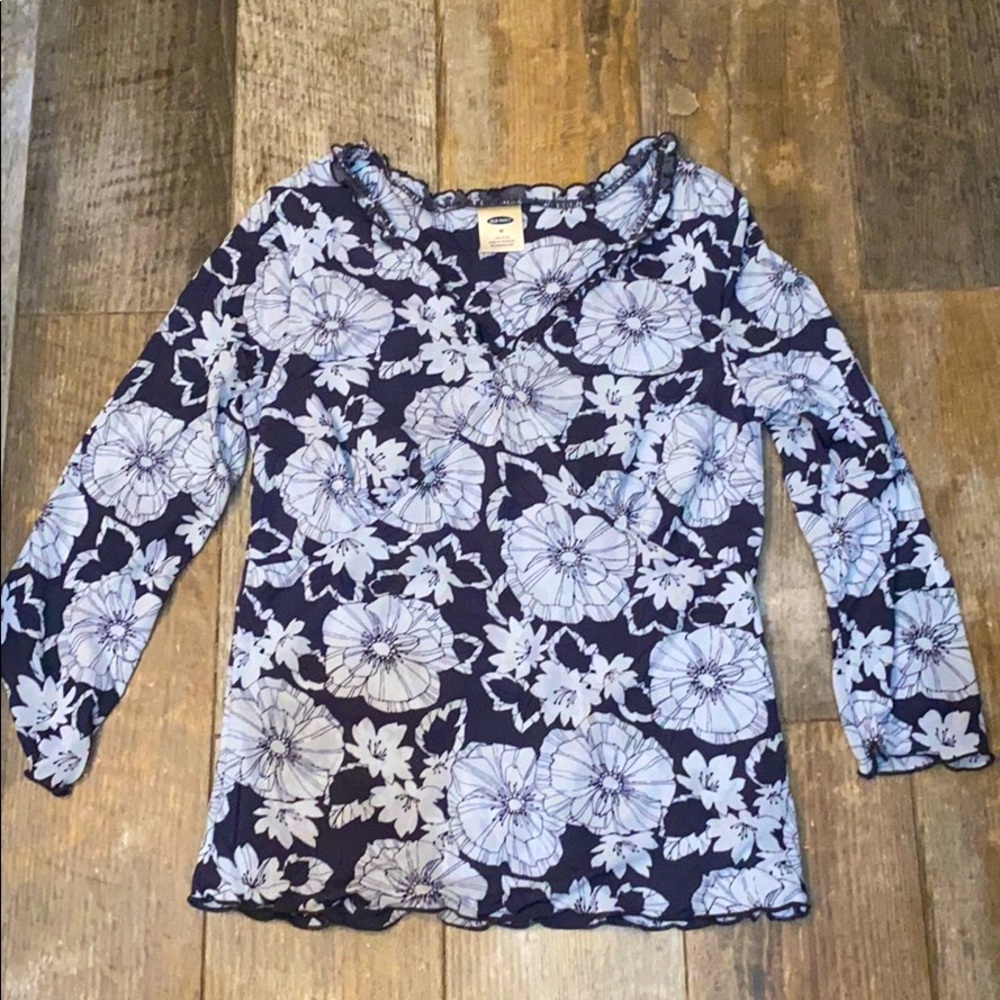 ** 5 for $25 ** Old Navy vneck top